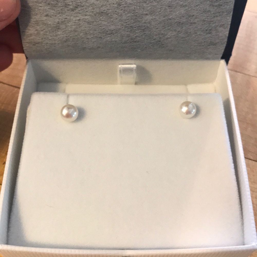 NWOT Pearl Stud Earrings